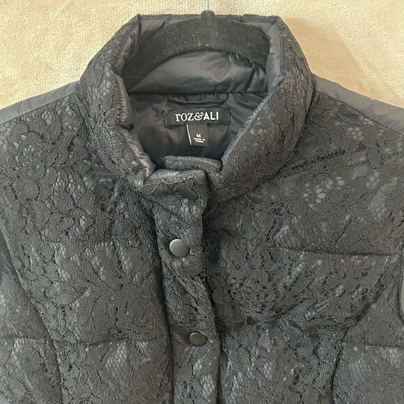Roz & Ali Vest Women’s Size M Black Lace Front Full Zipper Snap Closure Puffer - Picture 2 of 12